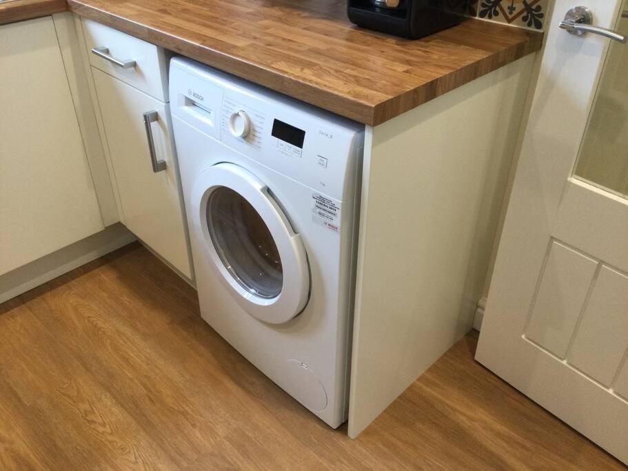 Churstonbnb, Private Flat Within Family Home, Bolton Lostock 外观 照片