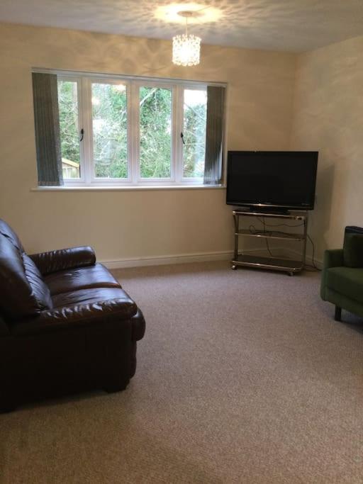 Churstonbnb, Private Flat Within Family Home, Bolton Lostock 外观 照片